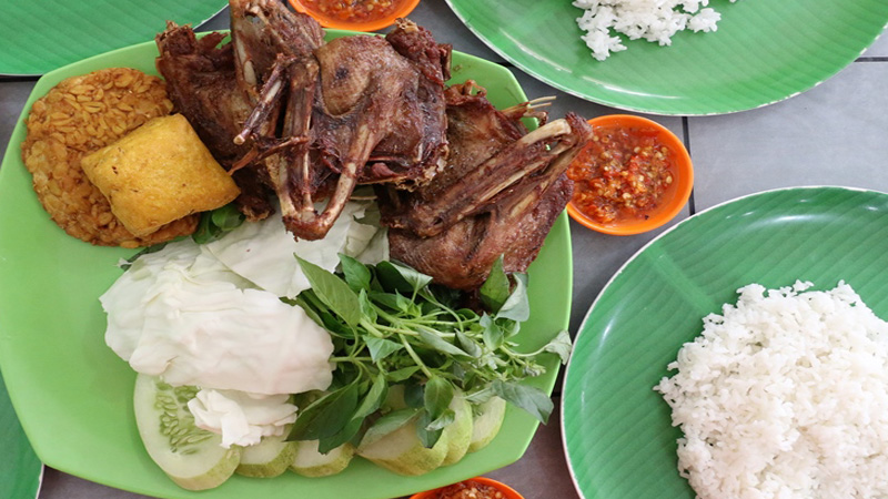 Bebek Goreng H Slamet Jagakarsa